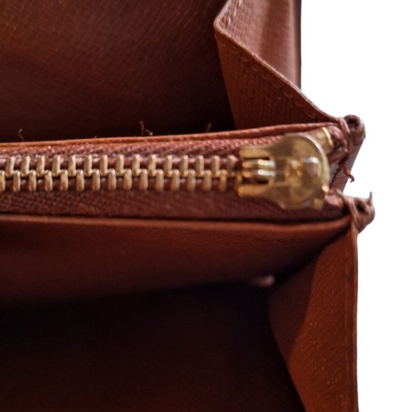 FINAL Sale! 💯 % Authentic LV Sarah Wallet vintage, good condition. - Picture 13 of 16